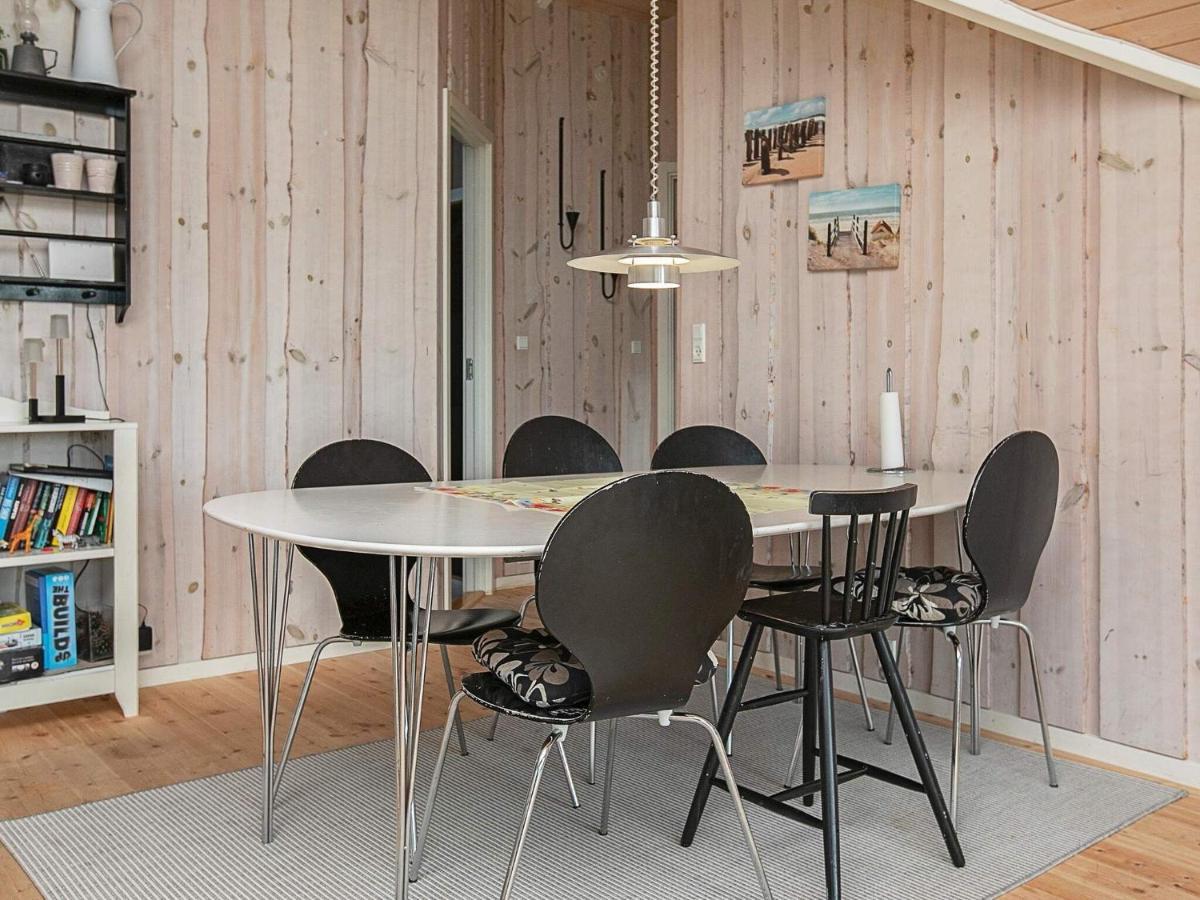 Four-Bedroom Holiday home in Væggerløse 8 Bøtø By Buitenkant foto