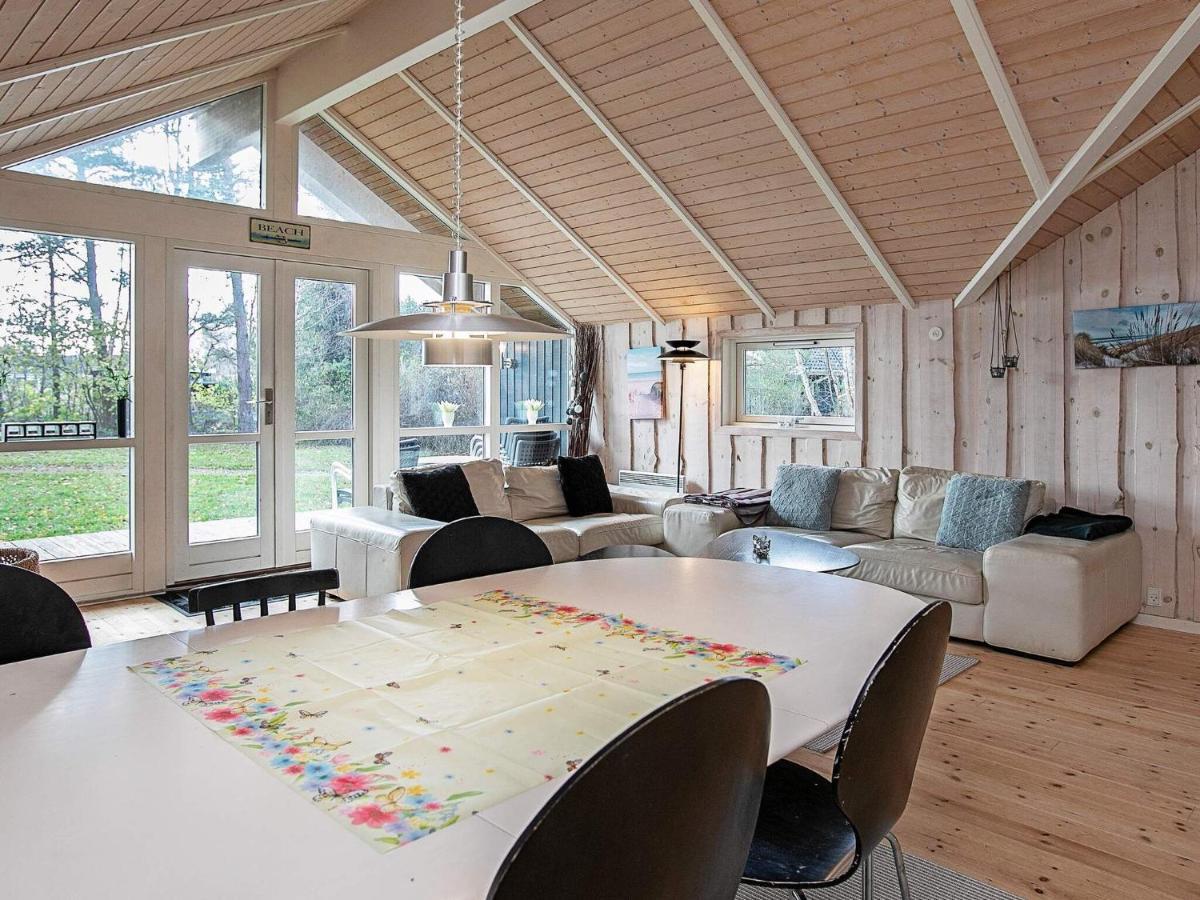 Four-Bedroom Holiday home in Væggerløse 8 Bøtø By Buitenkant foto