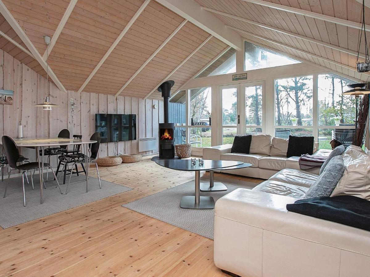 Four-Bedroom Holiday home in Væggerløse 8 Bøtø By Buitenkant foto