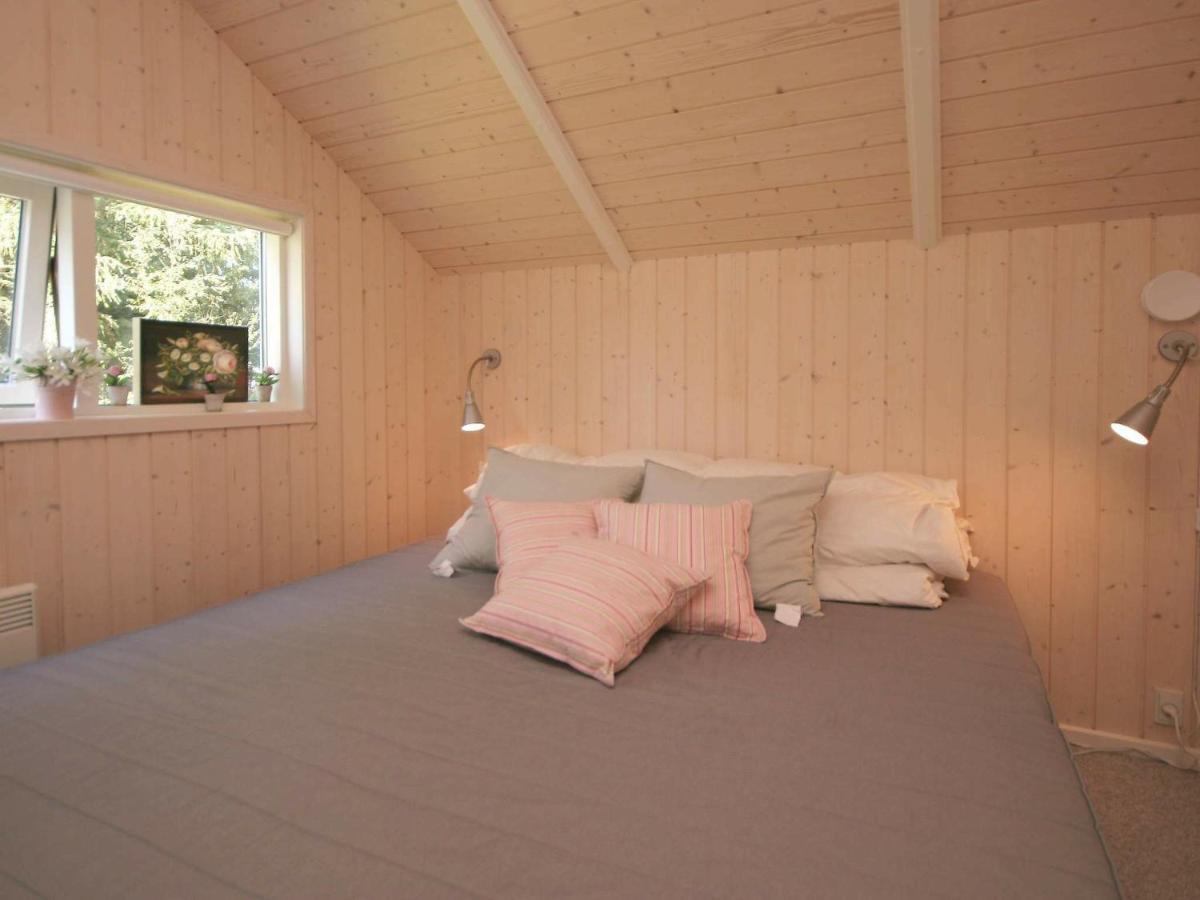 Four-Bedroom Holiday home in Væggerløse 8 Bøtø By Buitenkant foto